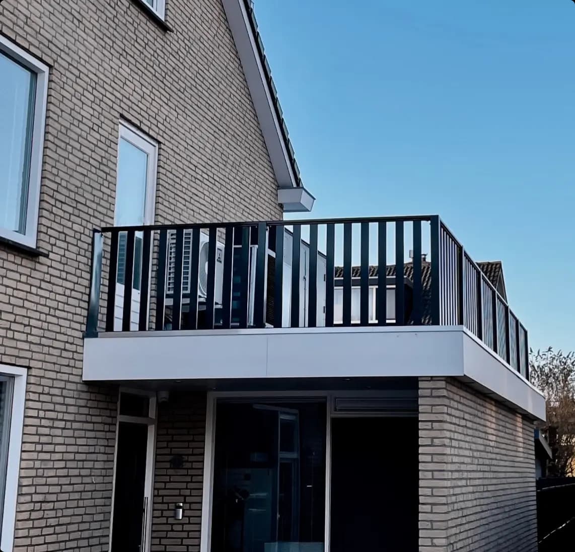 Foto van project: Aluminium Hekwerk ASH 2070 op de Haamstedestraat te Badhoevedorp 