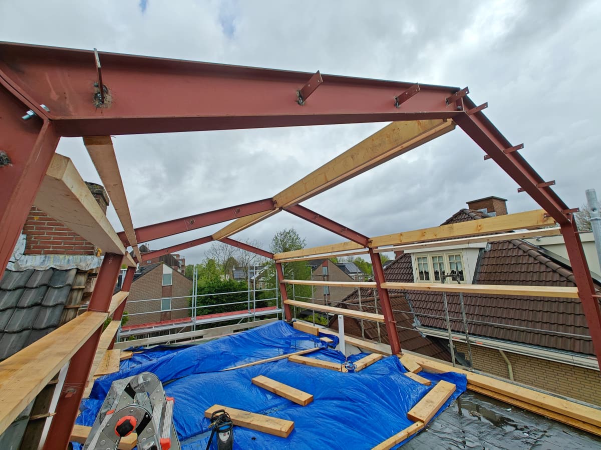 Foto van project: Staalconstructie opbouw & uitbouw in Hillegom 